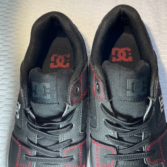 DC Leather Skateboard Shoe Black and Red Youth Size 5 - Picture 6 of 11